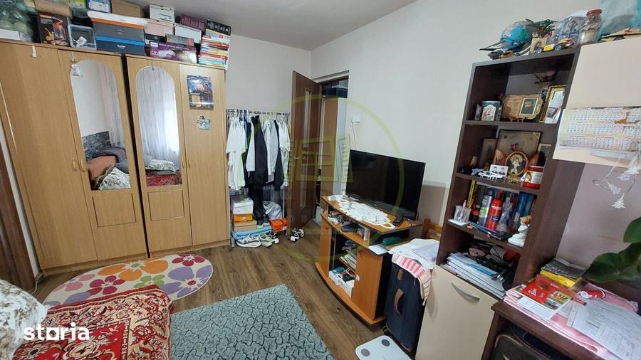 Apartament cu 3 camere semidecomandat, mobilat în Valea Rosie