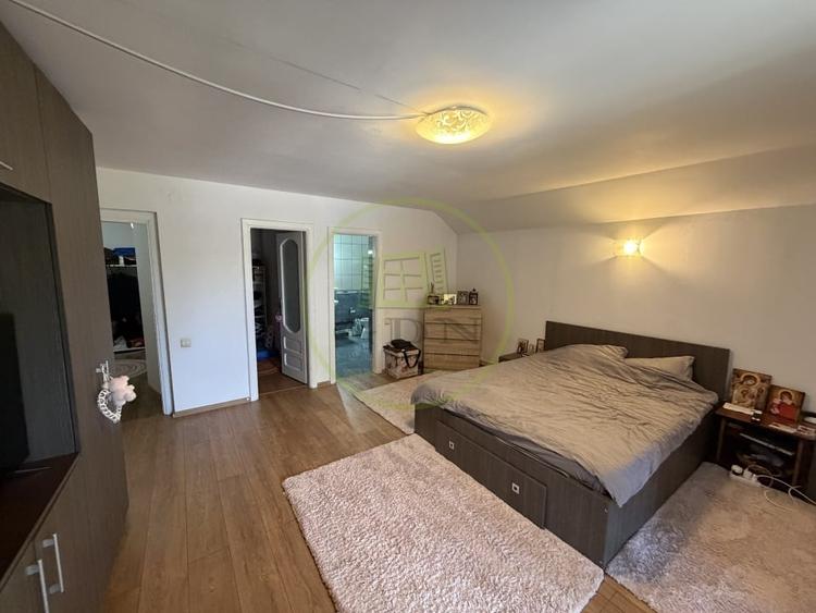 Casă individuală cu 8 camere cu Teren 1787 Mp în Mofleni
