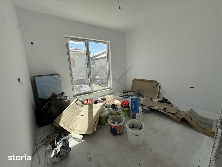 Casă cu 4 camere cu Teren 450 Mp în Domnești