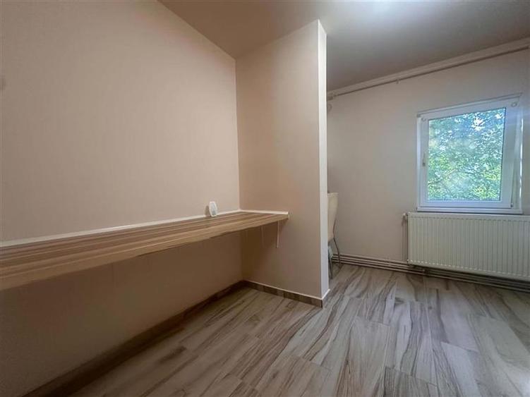 Apartament cu 2 camere semidecomandat, mobilat în Aradului