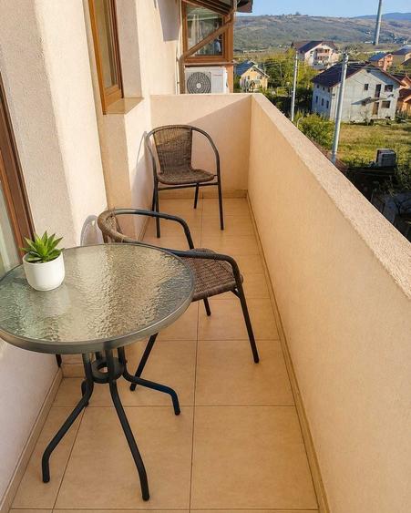 Apartament cu 3 camere decomandat în Valea Adâncă