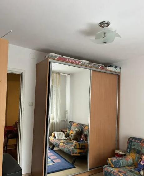 Apartament cu 3 camere semidecomandat în Brâncoveanu