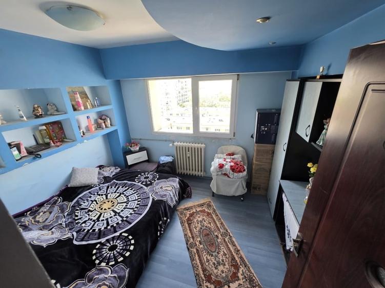 Apartament cu 4 camere decomandat în Rahova