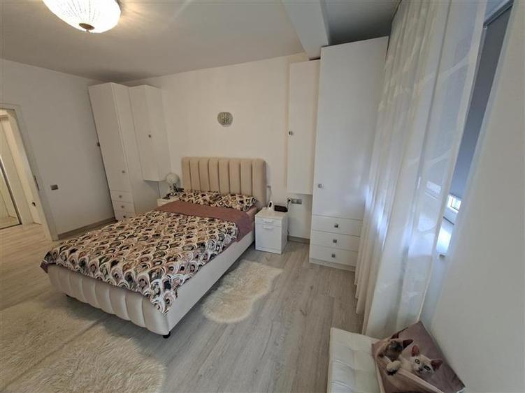 Apartament cu 3 camere semidecomandat, mobilat în Gheorgheni