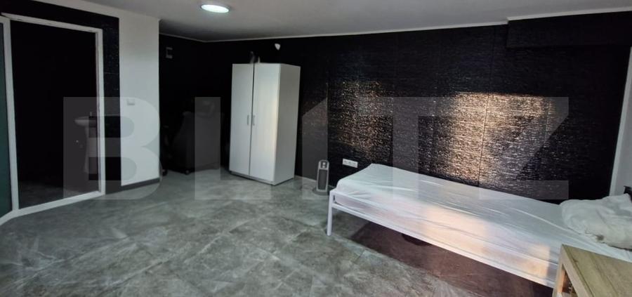 Casă individuală cu 7 camere cu Canalizare în Fieni