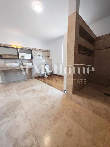 Duplex cu 7 camere cu Canalizare în Iancu Nicolae