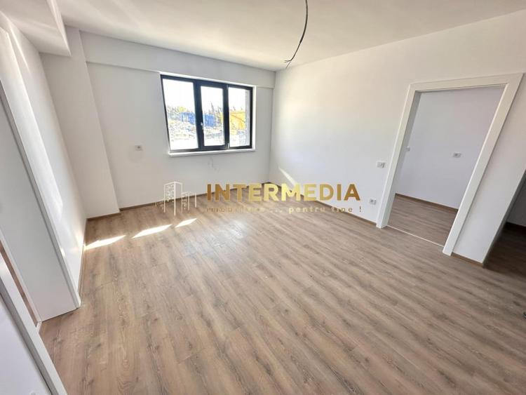 Apartament cu 3 camere decomandat în Cetate