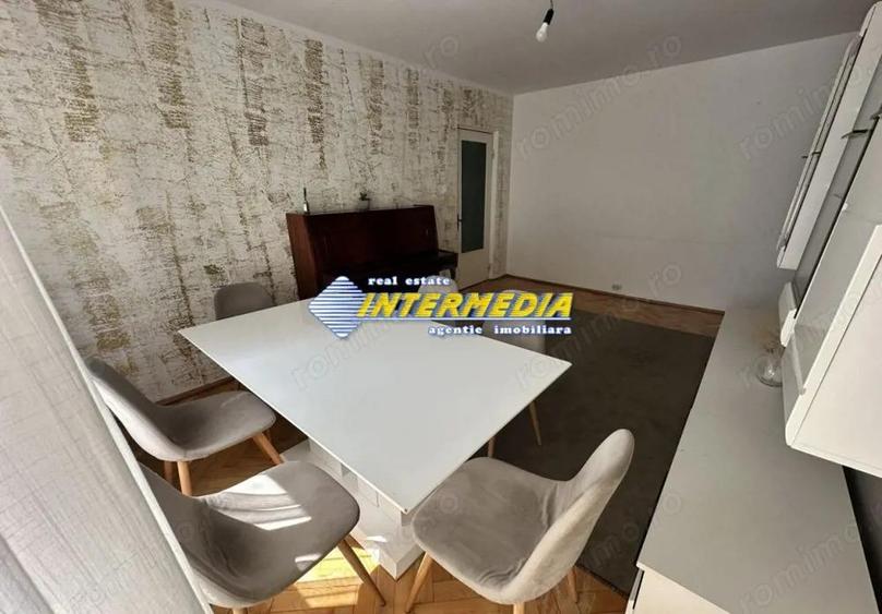 Apartament cu 4 camere decomandat în Cetate