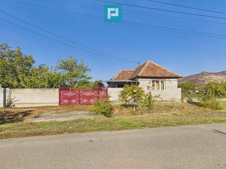 Casă individuală cu 2 camere cu Teren 1570 Mp în Șiria