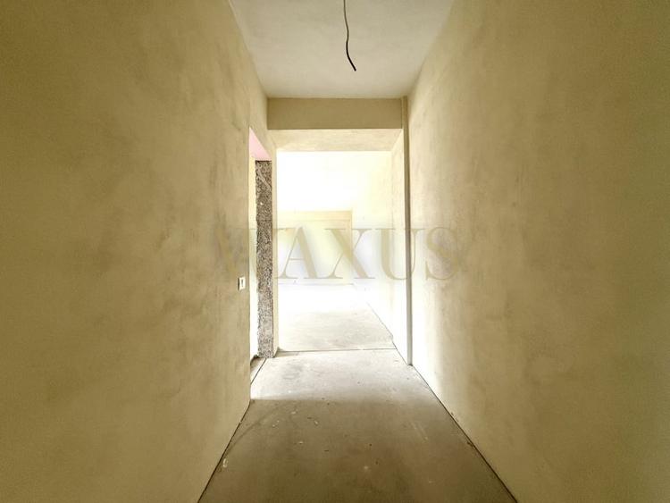 Apartament cu 3 camere semidecomandat în Borhanci