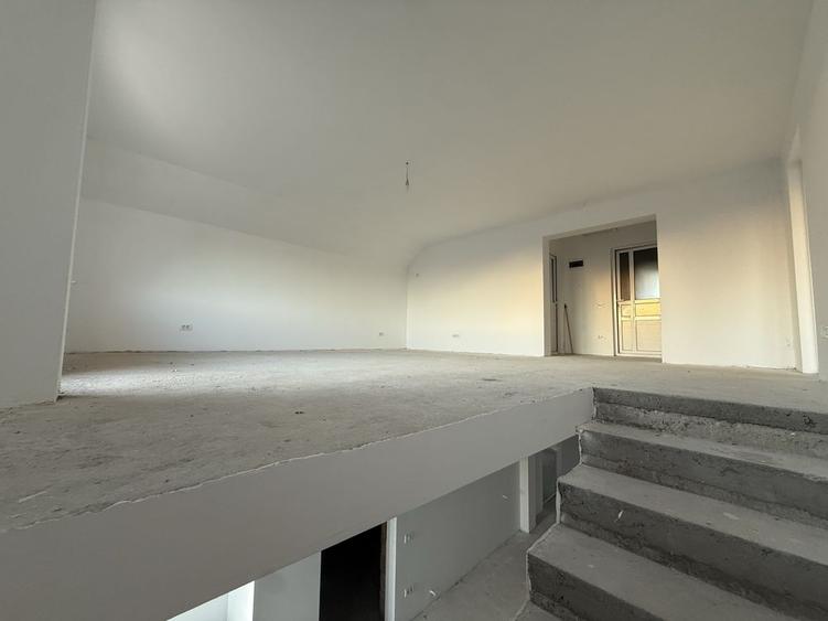 Casă cu 4 camere în Roata de Jos