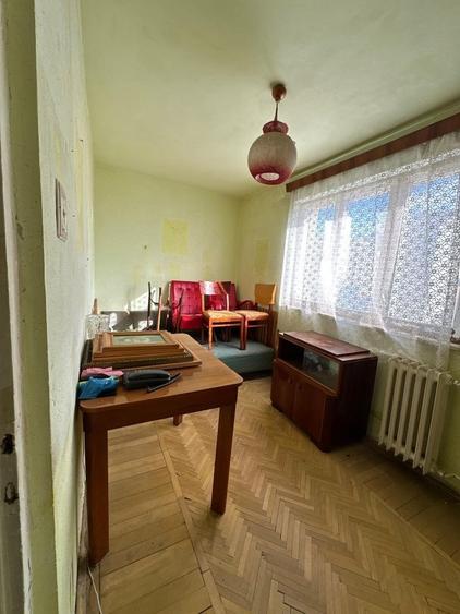 Apartament cu 4 camere semidecomandat în Cetate