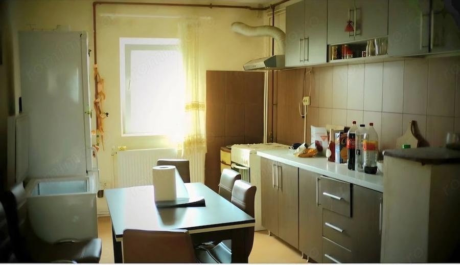 Apartament cu 4 camere decomandat în Exterior Vest