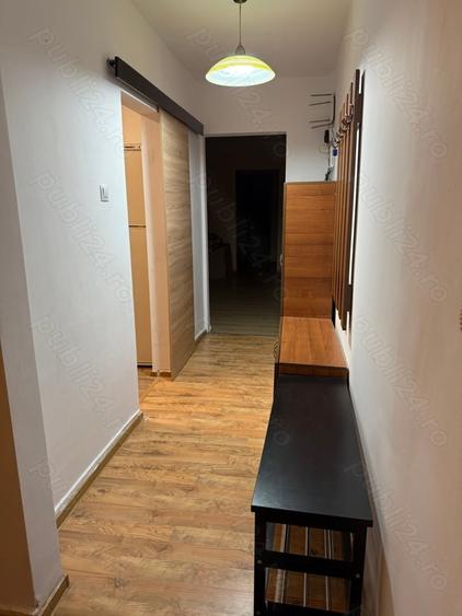 Apartament cu 3 camere semidecomandat în Central