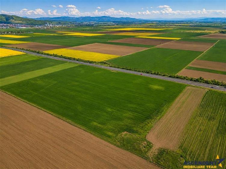 Teren agricol intravilan de 47.576999664307 mp, în Central