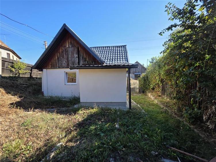 Casă individuală cu 2 camere cu Teren 324.70001220703 Mp în Periferie