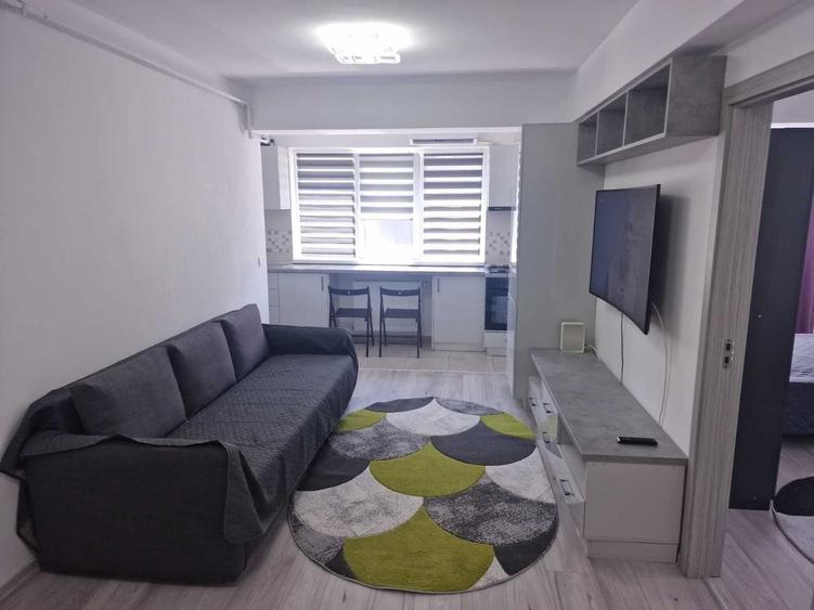 Apartament cu 2 camere semidecomandat în Valea Adâncă