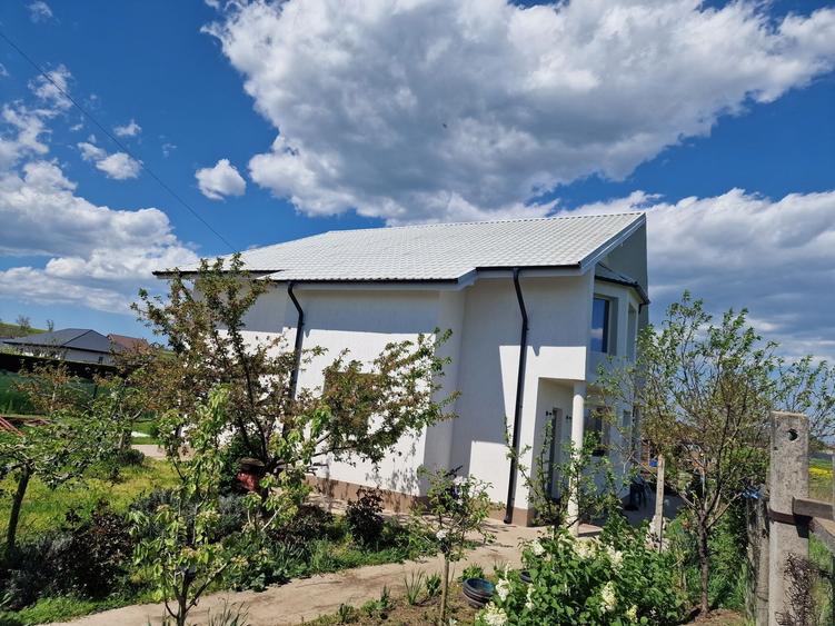 Casă cu 4 camere cu Teren 900 Mp în Tătarca