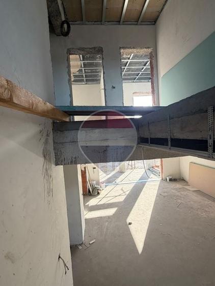 Casă individuală cu 5 camere cu Teren 500 Mp în Central
