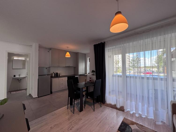 Apartament cu 2 camere decomandat, mobilat în Tractorul
