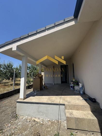Casă individuală cu 4 camere cu Canalizare în Utvin