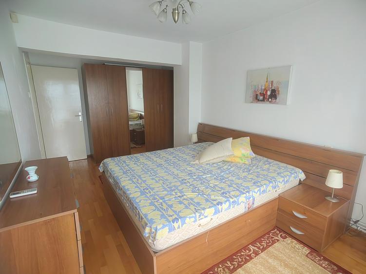 Apartament cu 3 camere decomandat în Unirii