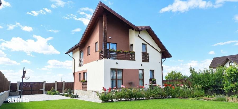 Casă cu 4 camere în Turcheș
