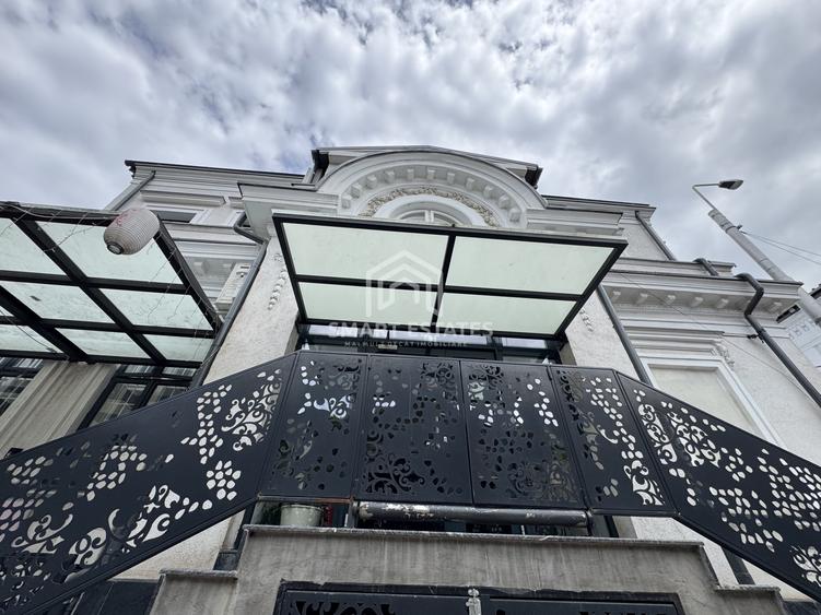 Casă individuală cu 10 camere cu Canalizare în Moșilor