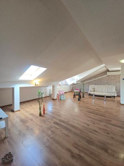 Apartament cu 4 camere semidecomandat în Dobroești