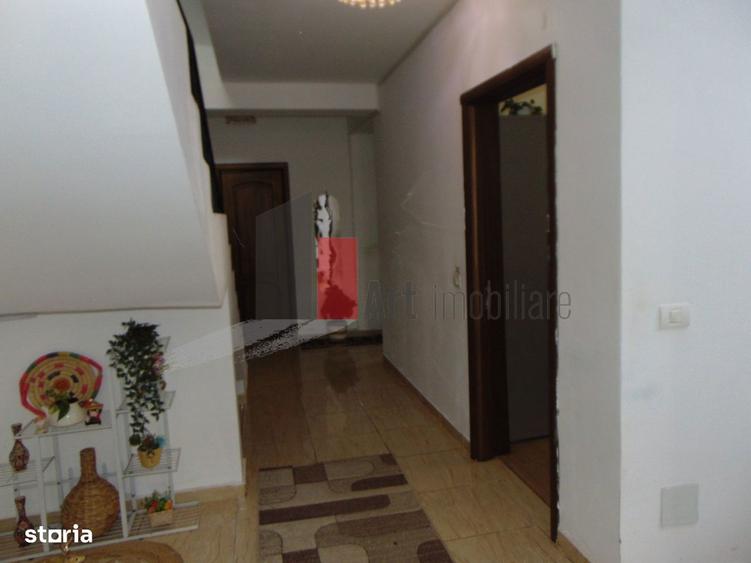 Casă cu 7 camere cu Teren 437 Mp în Fundeni