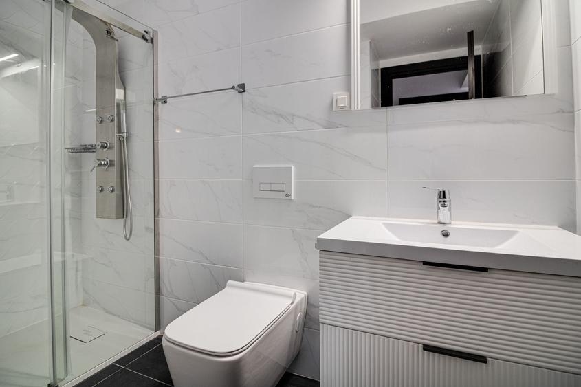 Apartament cu 3 camere semidecomandat în Pipera