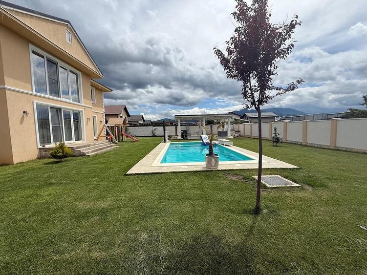 Casă cu 6 camere cu Teren 1091 Mp în Tărlungeni