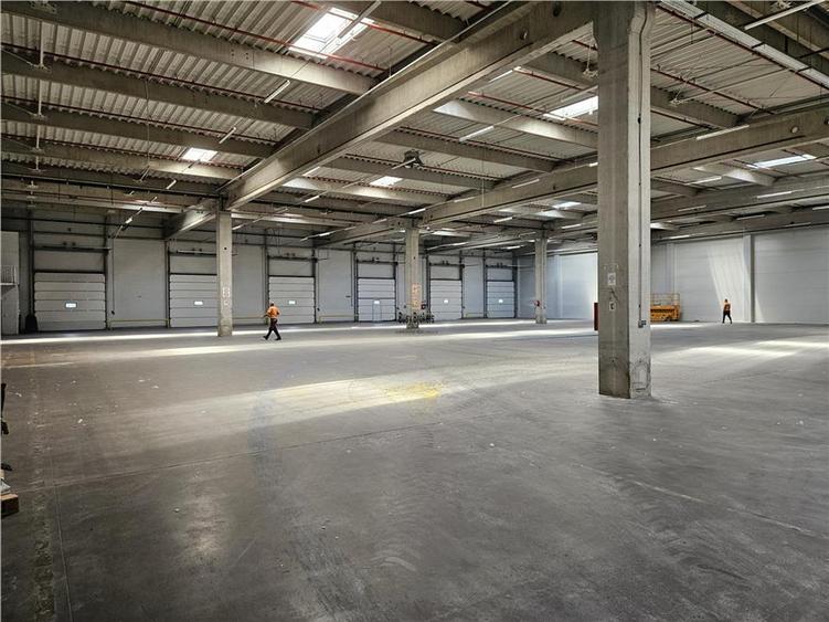 Spațiu industrial, de 2,600 mp, în Est