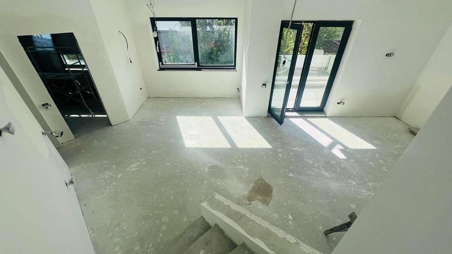 Casă individuală cu 7 camere cu Canalizare în Drumul Taberei