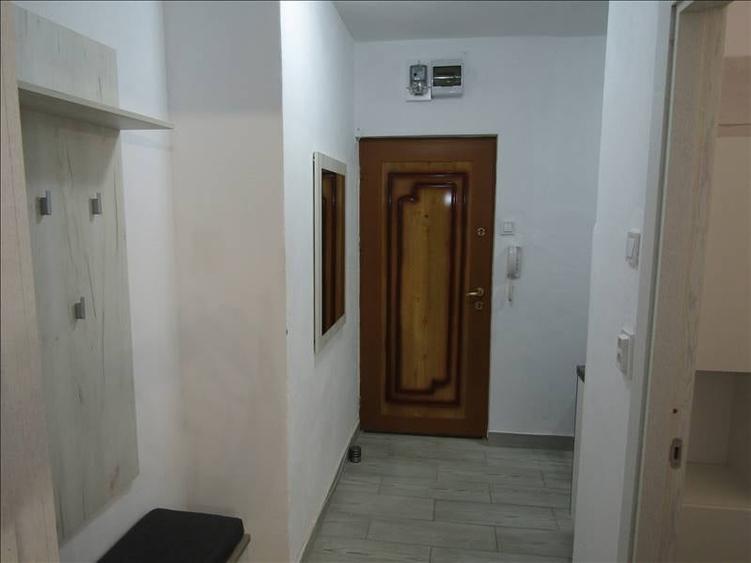 Apartament de închiriat – Zona Cedonia, etaj 1/4 - 8