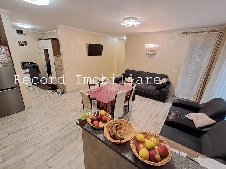 Apartament cu 4 camere semidecomandat, mobilat în Florești