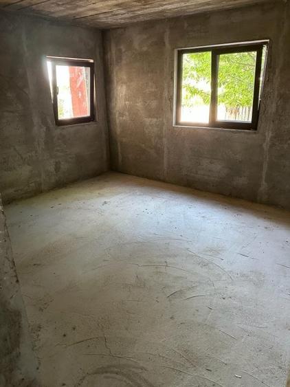 Casă individuală cu 8 camere cu Teren 1000 Mp în Bălușeni