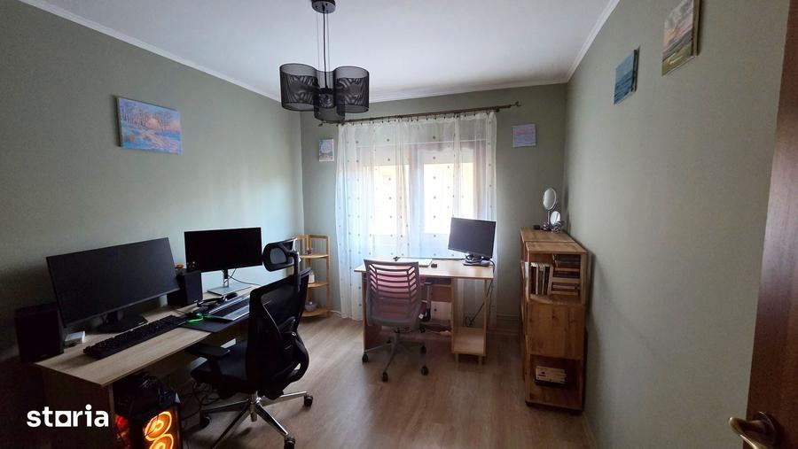 Apartament cu 3 camere decomandat în Aradului