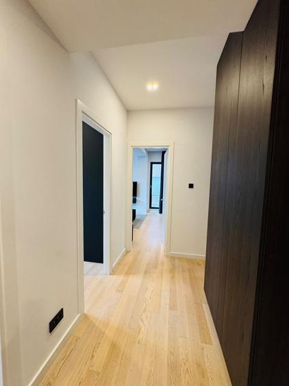 Apartament cu 3 camere semidecomandat, mobilat în P-ța Romană