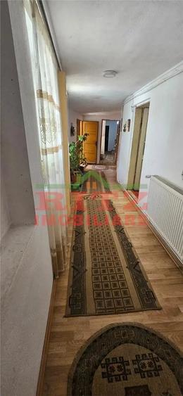 Casă cu 4 camere cu Teren 977 Mp în Central