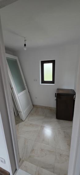 Casă cu 5 camere cu Garaj în Văleni-Dâmbovița