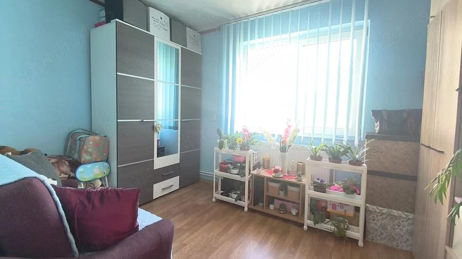 Apartament cu 3 camere semidecomandat în Gojdu