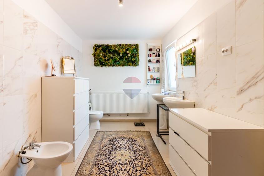 Casă individuală cu 8 camere cu Teren 476 Mp în Corbeanca
