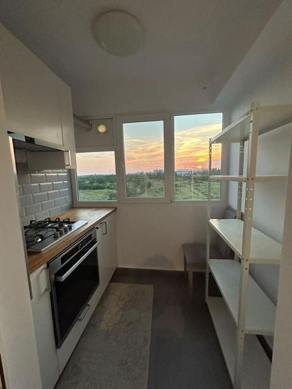 Apartament cu 3 camere semidecomandat în Antiaeriană