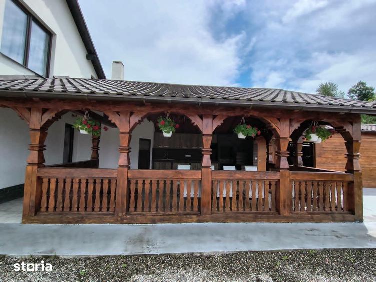 Casă cu 4 camere cu Teren 1200 Mp în Central