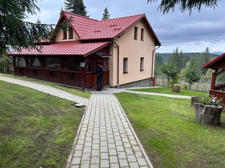 Casă cu 4 camere în Poiana Stampei