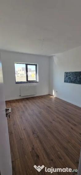 Casă cu 8 camere în Domnești