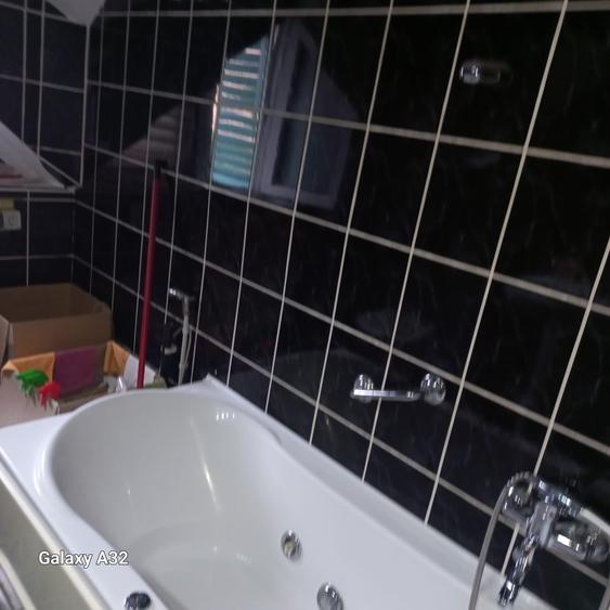 Casă individuală cu 8 camere cu Canalizare în Florilor