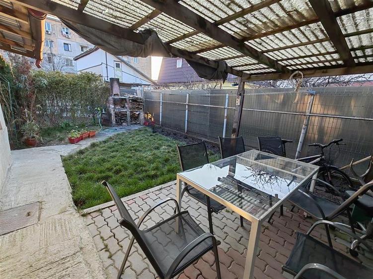 Casă cu 5 camere cu Teren 290 Mp în Podul de Piatră