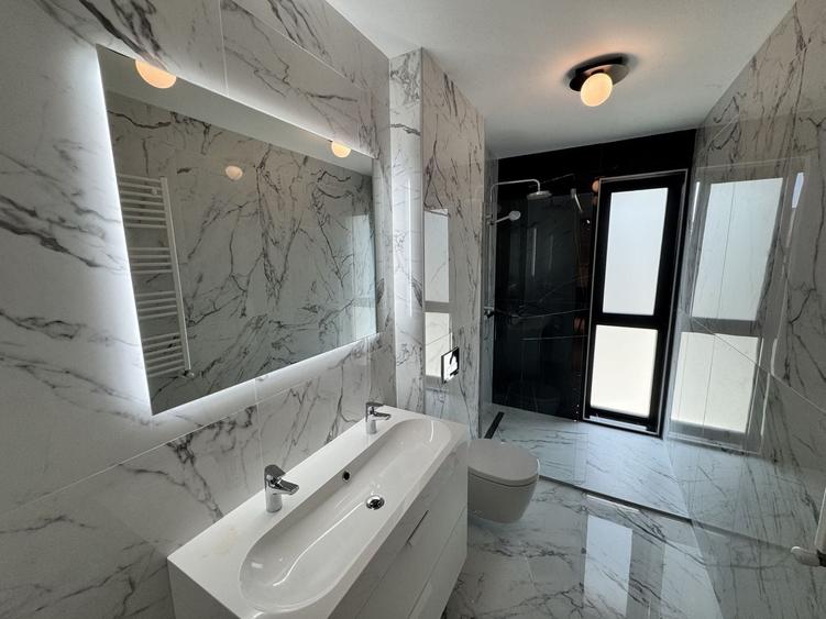 Apartament cu 4 camere semidecomandat în Iancu Nicolae